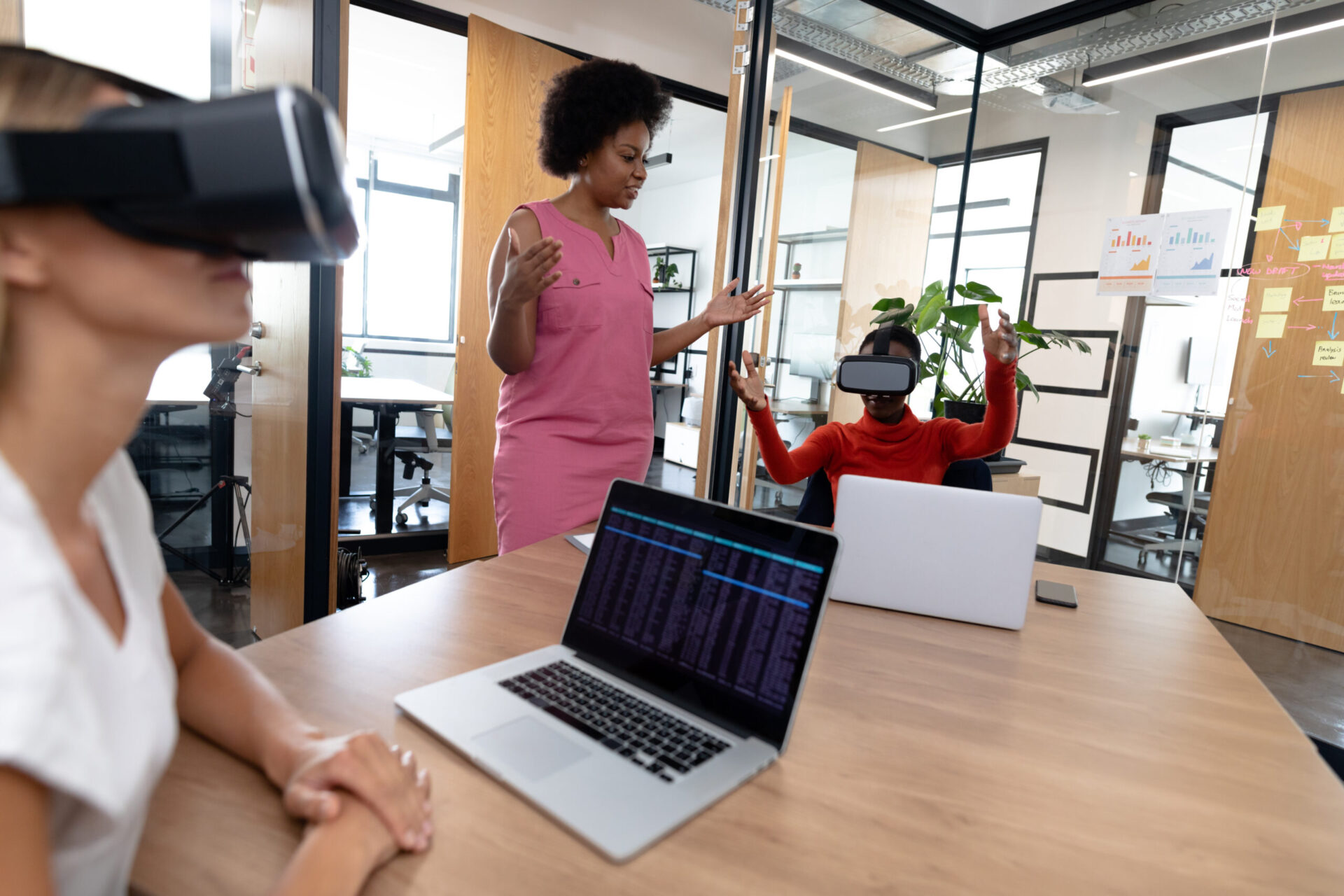 AR/VR-Entwicklung für interaktive Produktpräsentationen, virtuelle Events und immersive Schulungen